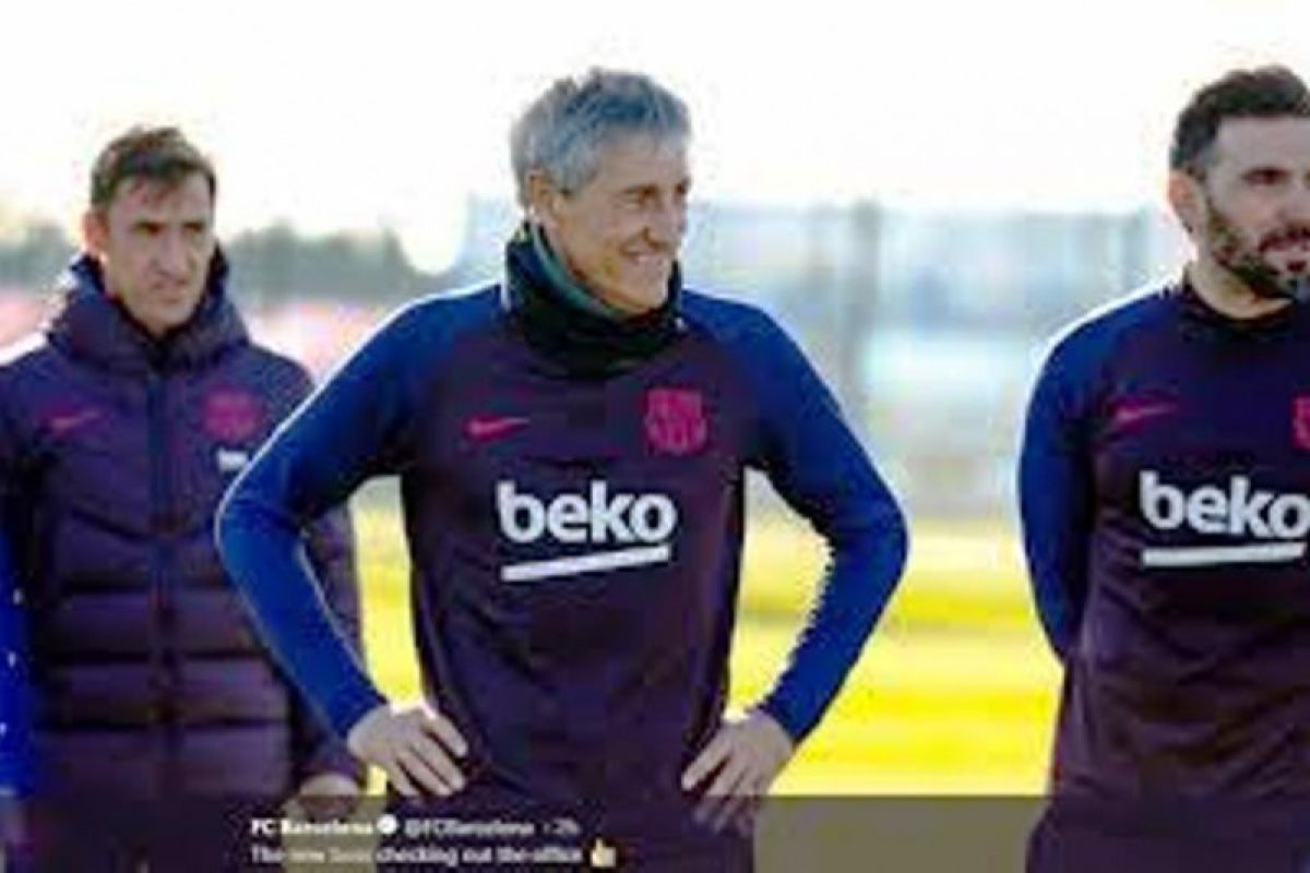 Pelatih anyar Barcelona Quique Setien akui tak senang dengan timnya