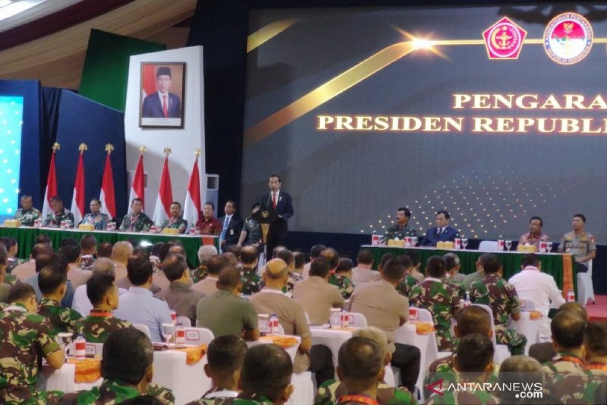 Presiden Joko Widodo akan naikkan usia pensiun TNI menjadi 58 tahun