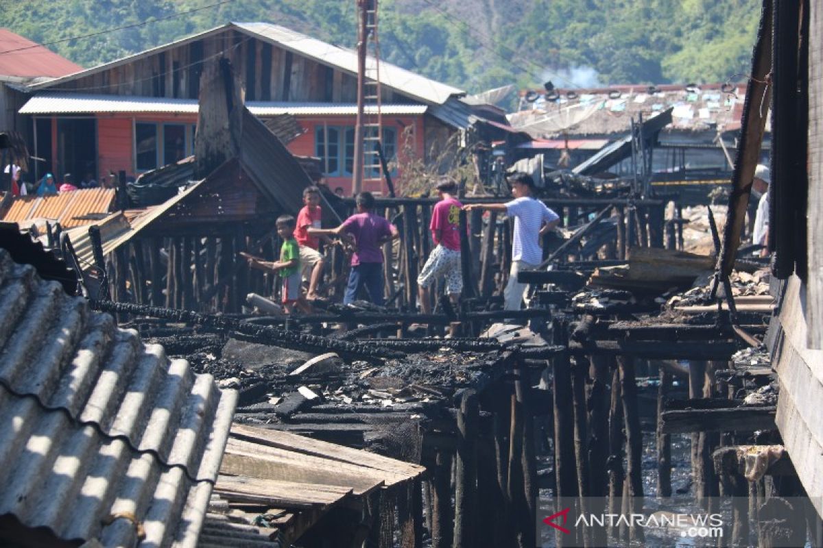 Kebakaran di Sibolga menghanguskan 24 rumah