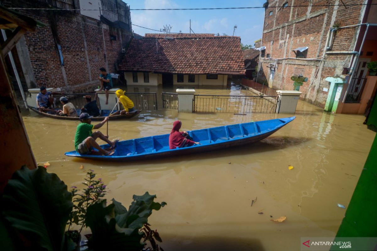 196 warga mengungsi akibat banjir di Kabupaten Bandung