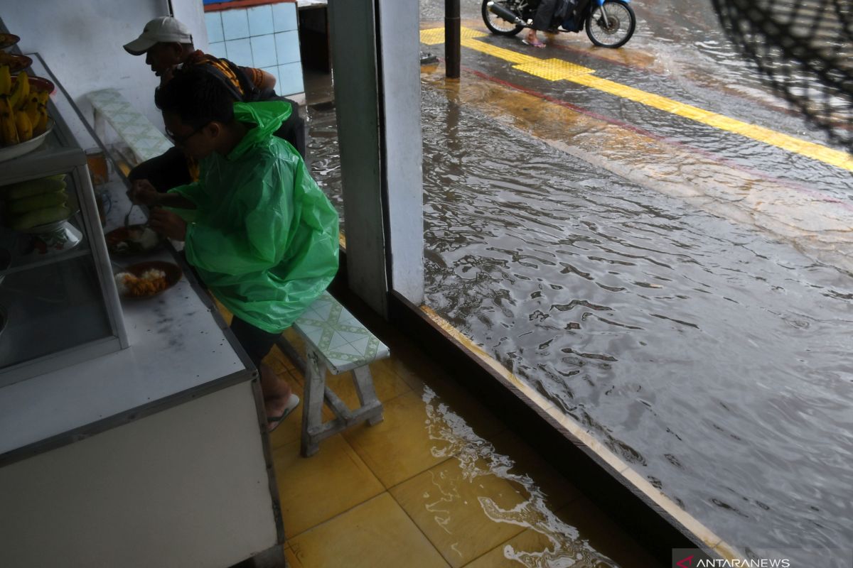 Hujan deras, BPBD DKI catat 78 titik genangan hingga sedalam 2,5 meter