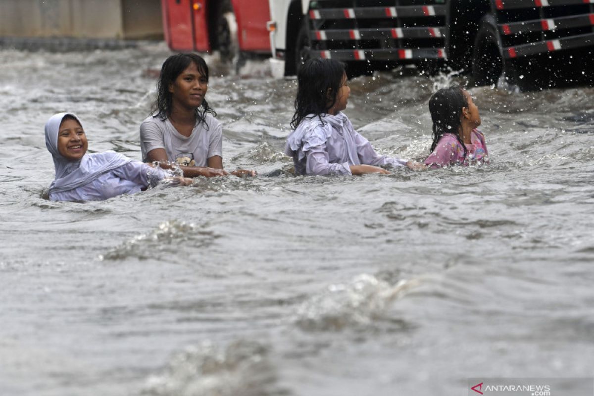 Polisi siagakan personel antisipasi banjir di Jakarta