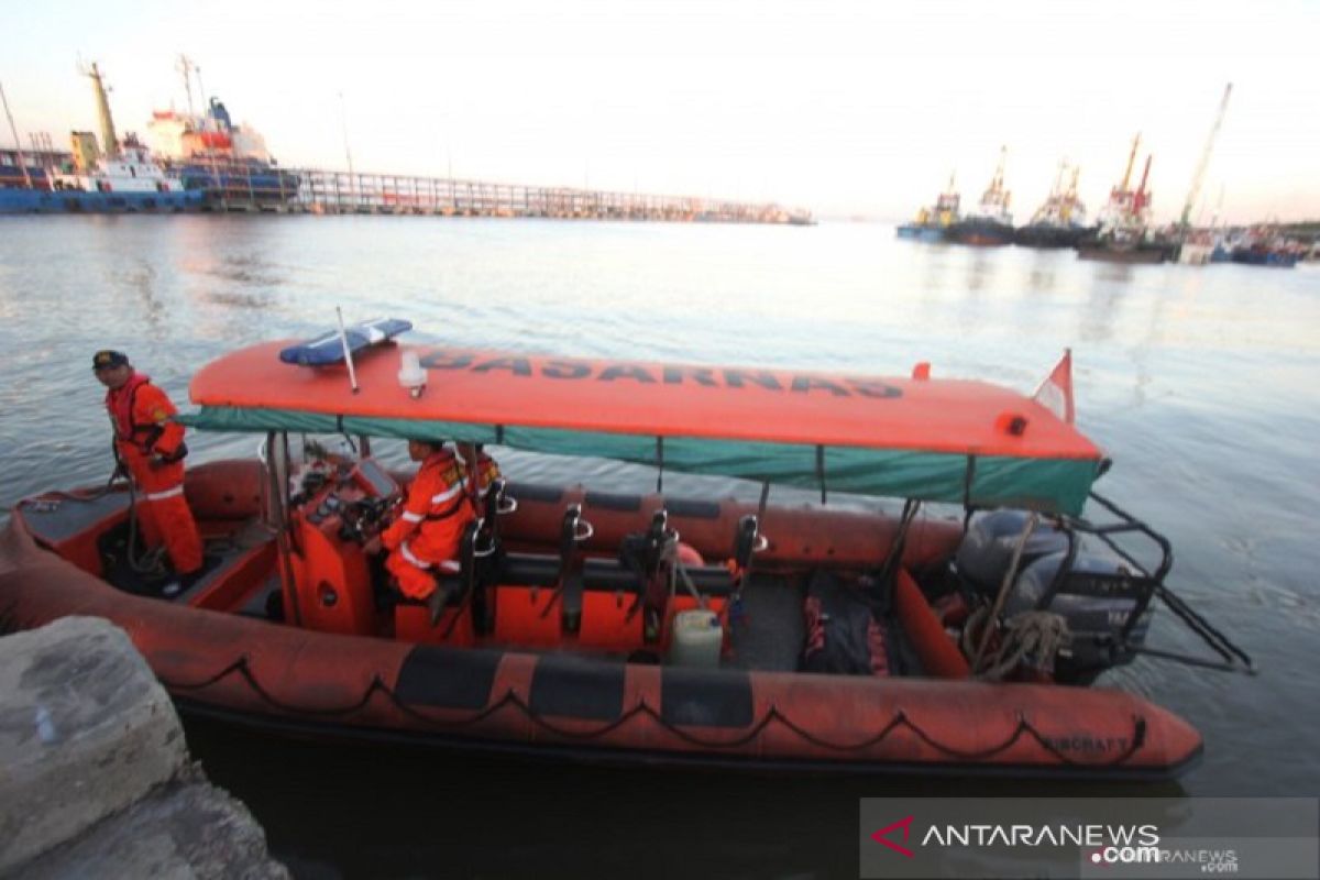 Gelombang tinggi sulitkan pencarian korban kapal karam di Selat Malaka