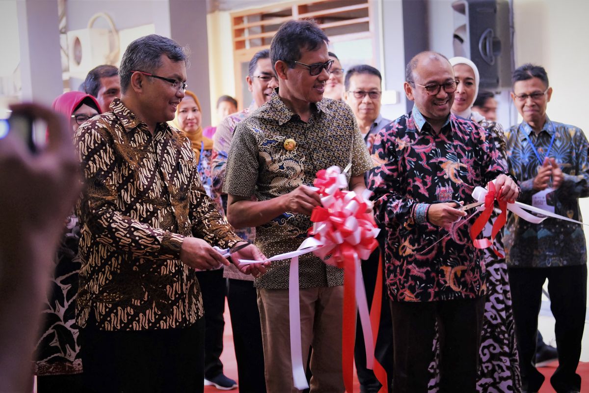 Semen Indonesia revitalisasi laboratorium UBH Sumatera Barat