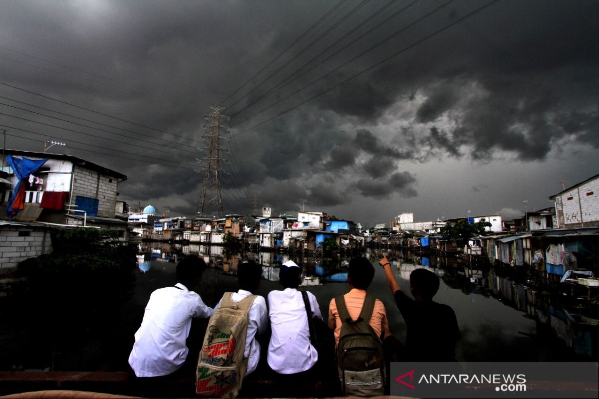 Bayang-bayang bencana di balik anomali iklim Indonesia