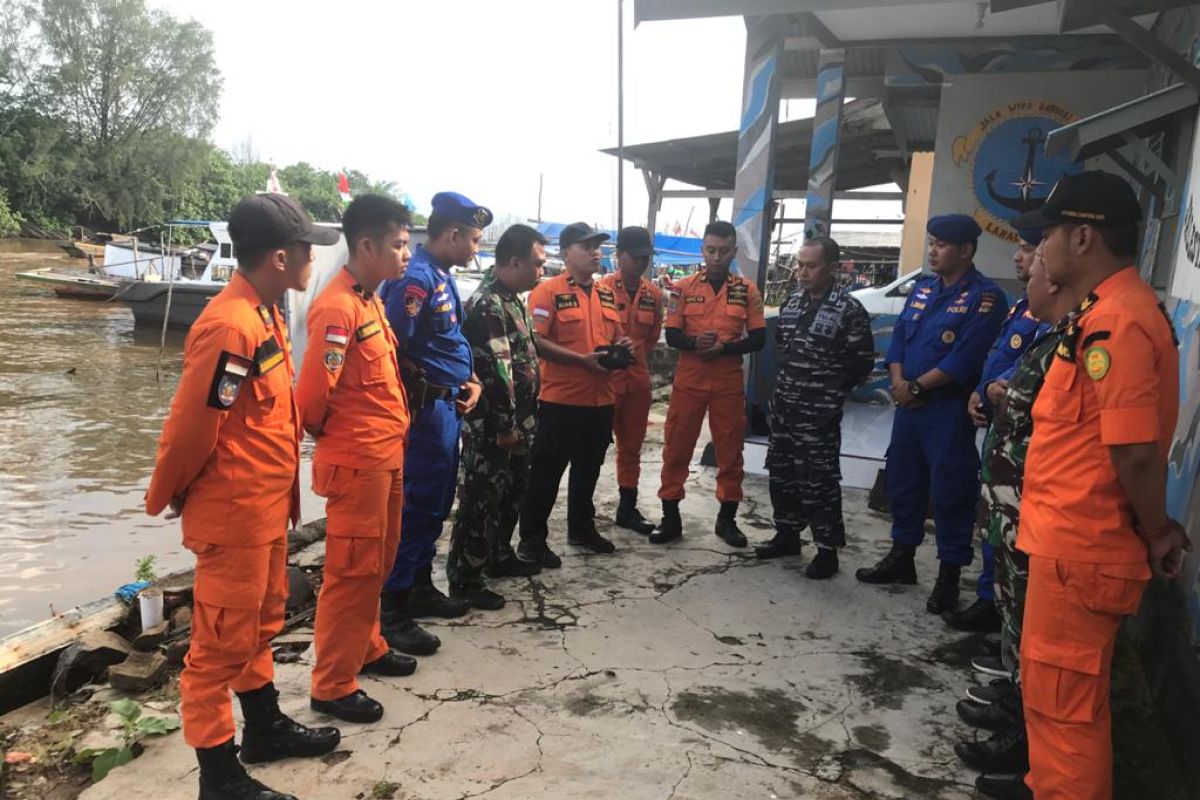 Tim SAR cari nelayan yang hilang di laut Timur Lampung Timur