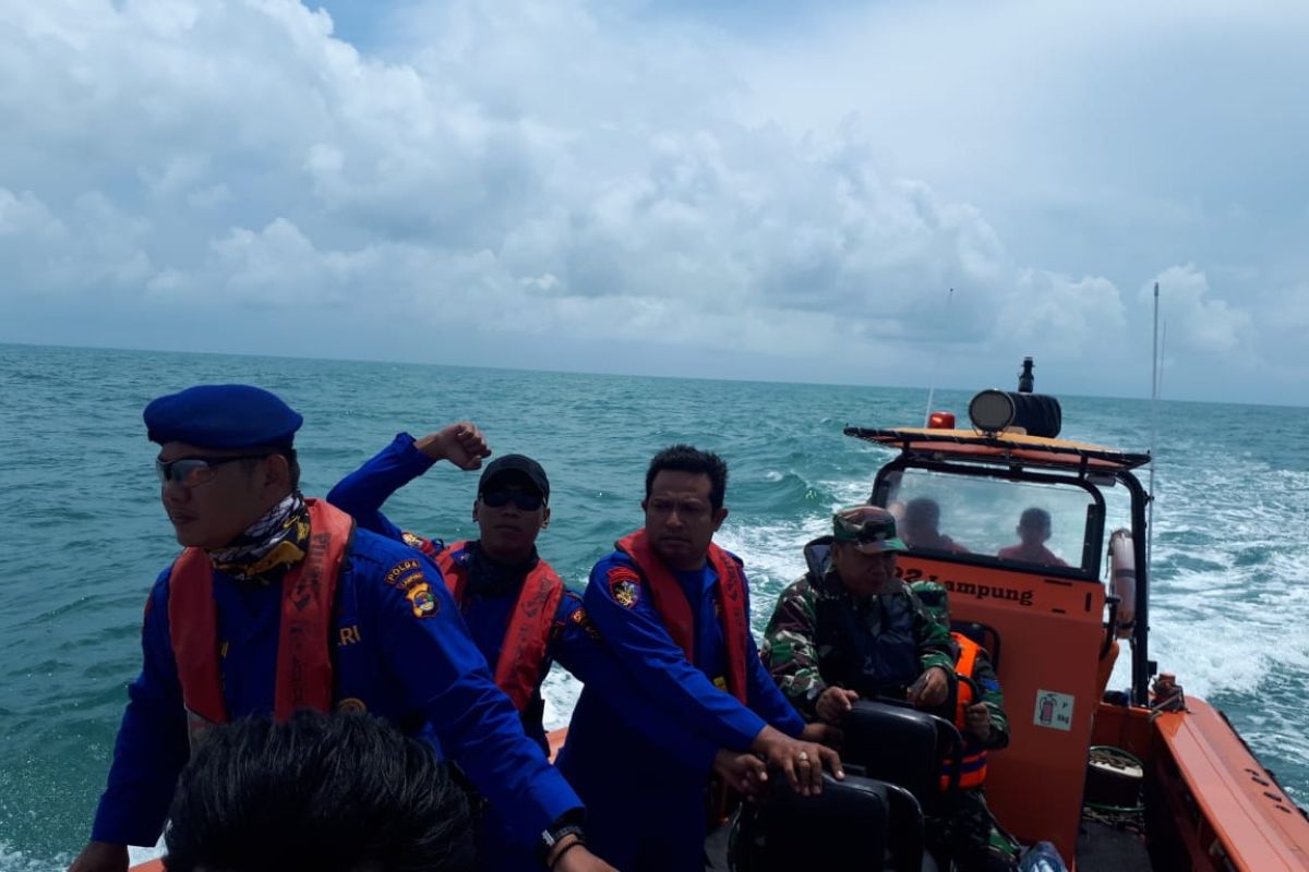 Tiga nelayan hilang di laut Lampung Timur  belum ditemukan