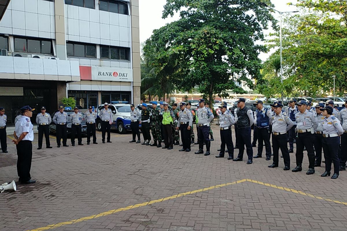 Sudin Perhubungan Jaksel siagakan petugas untuk antisipasi genangan