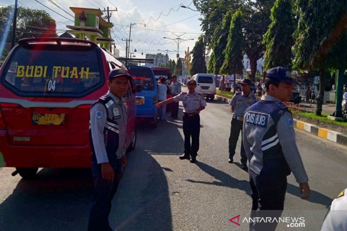 Pemkot Padangsidimpuan, tertibkan angkot yang tidak sesuai izin trayek