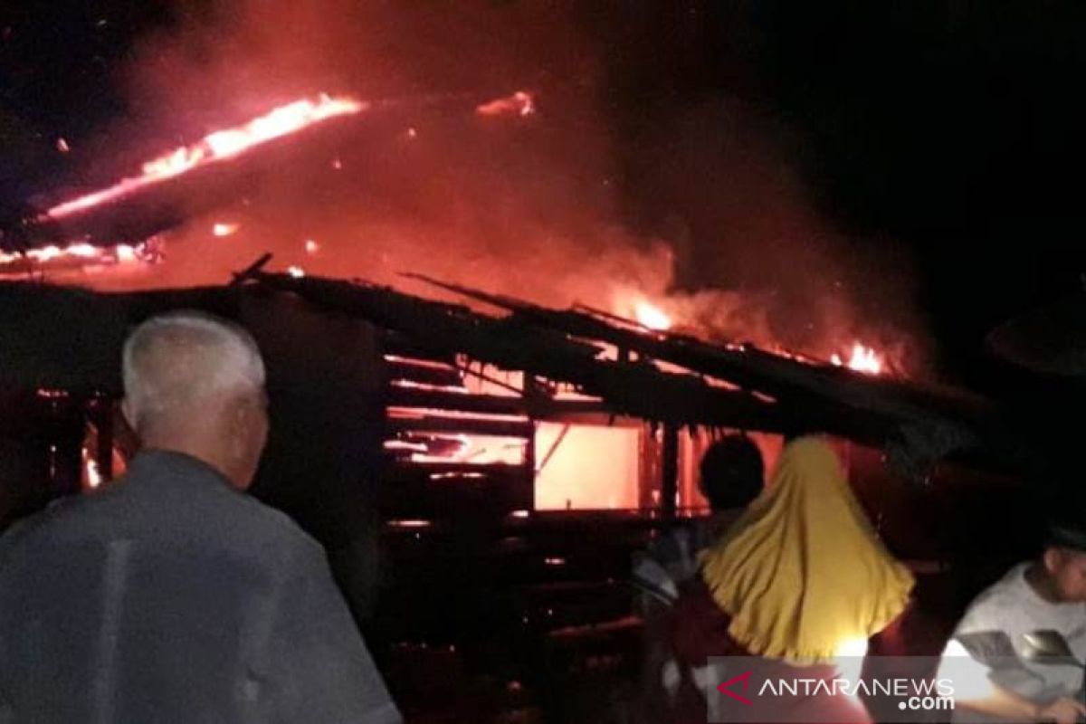 Ditinggal pergi, rumah ludes terbakar di Aceh Timur