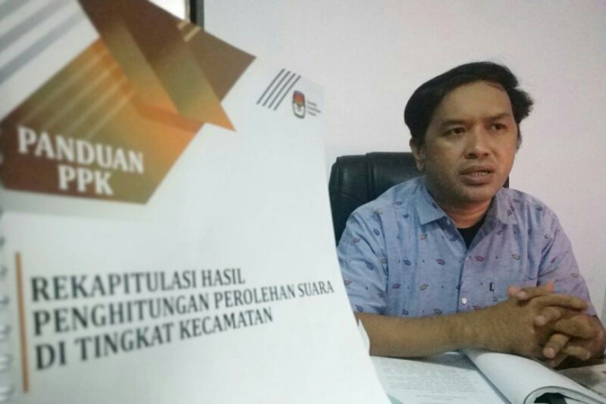 Puluhan KPU studi banding tentang kolom kosong di Pilkada Makassar