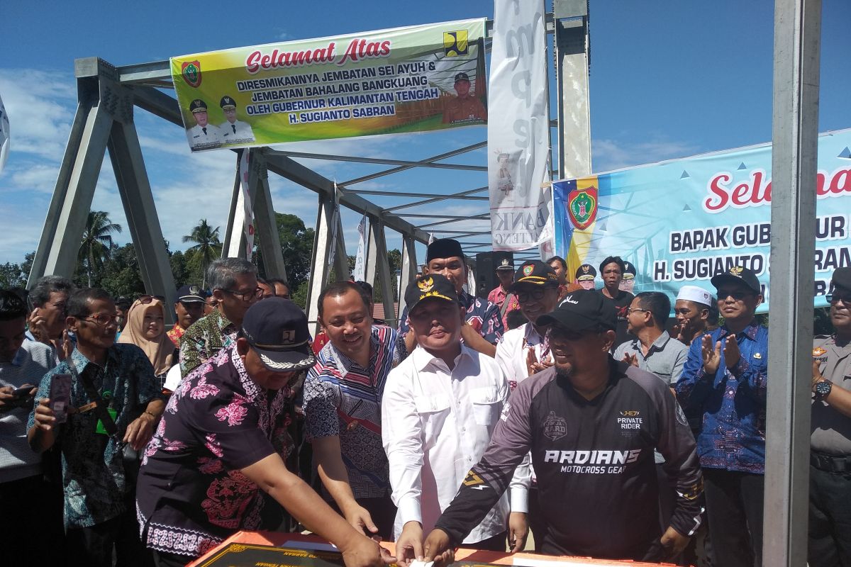 Sugianto resmikan dua jembatan penghubung antar kabupaten di DAS Barito