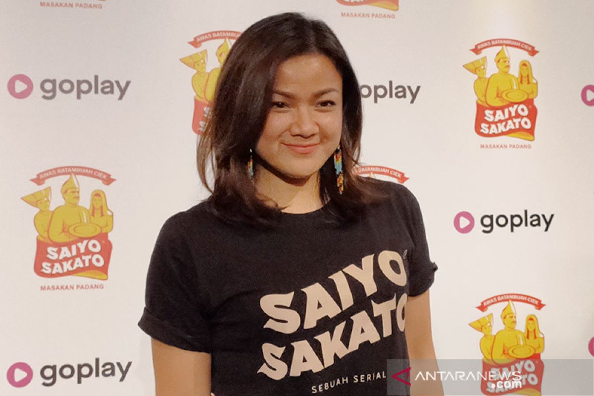 Nirina Zubir harus menahan diri berbahasa Minang di "Saiyo Sakato"