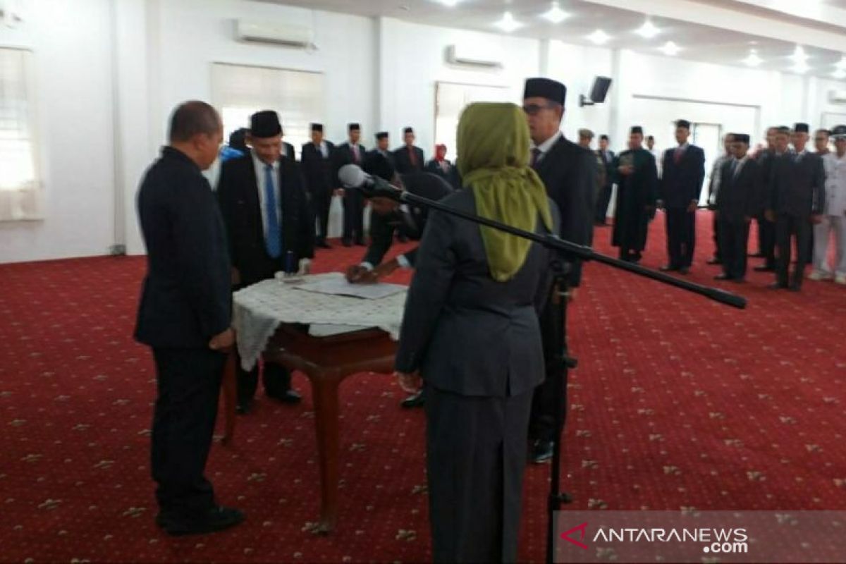 Wali Kota Pangkalpinang lantik lima pejabat eselon