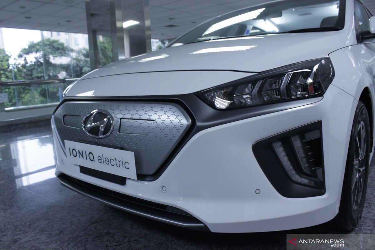 Hyundai umumkan harga mobil listrik Ioniq, harus inden tiga bulan