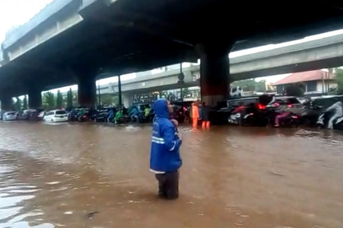 Ini titik genangan jalan raya di Jakarta versi Polda Metro Jaya