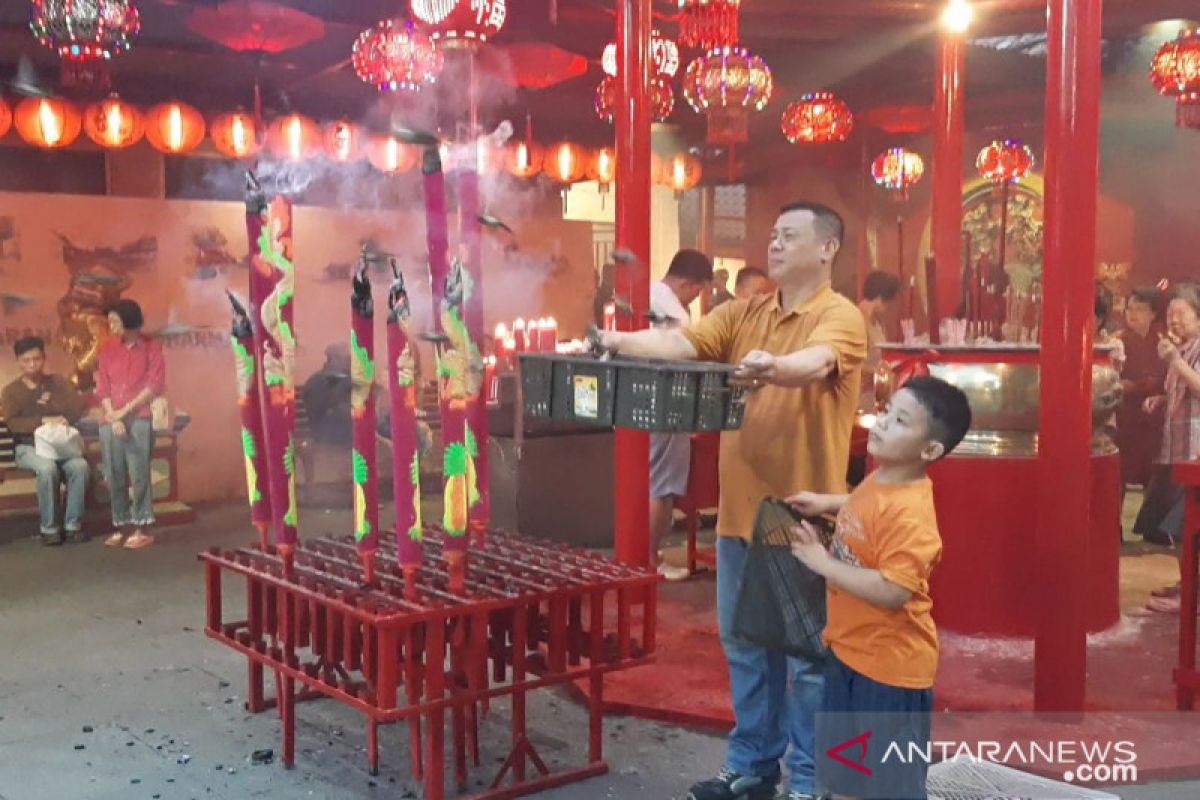 'Bhinneka Tunggal Ika' in Jakarta's Dharma Bakti Temple