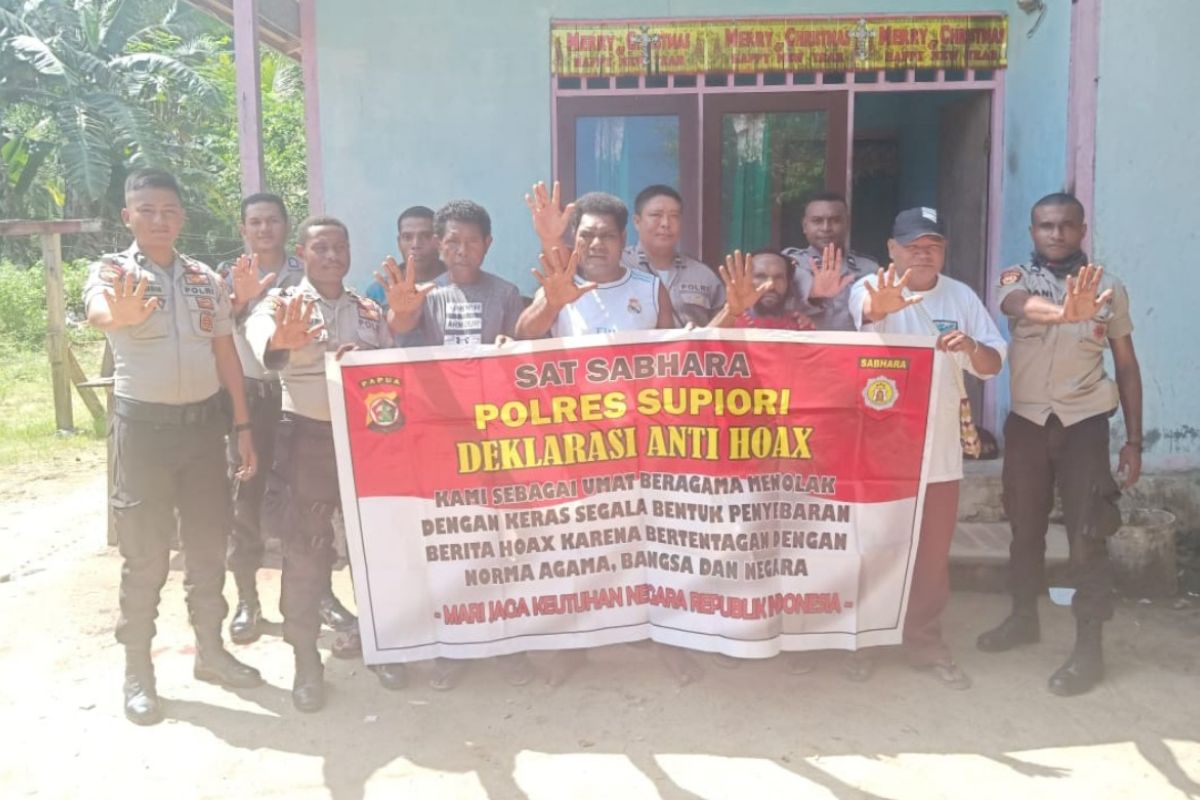 Polres Supiori gelar patroli dan sosialisasi antihoaks