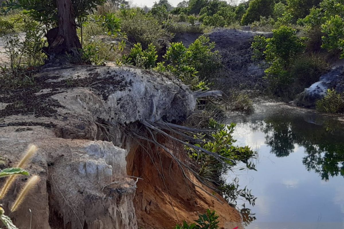 Ketika pasir ilegal mengalir ke bangunan pemerintahan