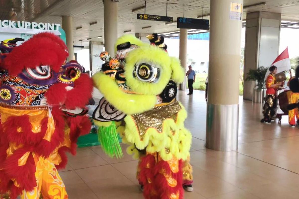 Atraksi barongsai meriahkan libur Imlek di Bandara Jambi