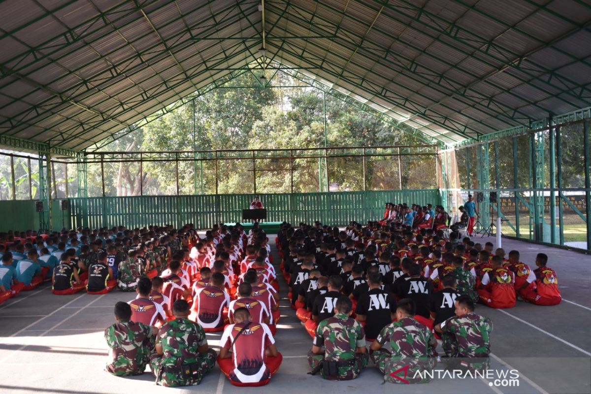 Prajurit Latihan Fisik Sebelum Tugas Operasi Perbatasan Indonesia-Papua Nugini