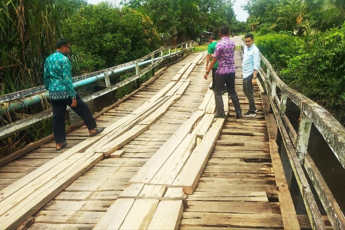 Legislator Kotim prihatin jembatan desa ini rawan ambruk