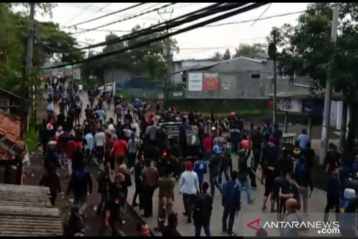 Lagi, bentrok dua ormas terjadi di perbatasan Sukabumi-Cianjur