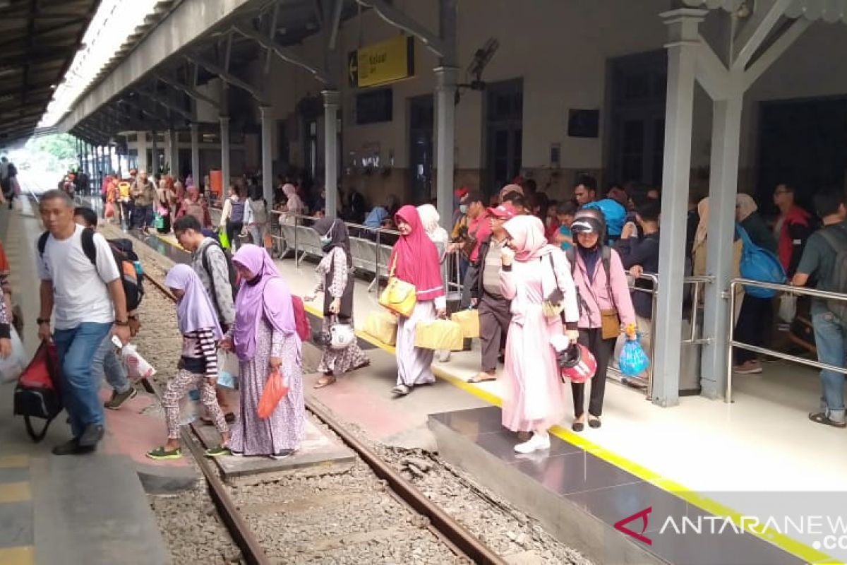 Okupansi penumpang kereta di Jember meningkat saat libur Imlek