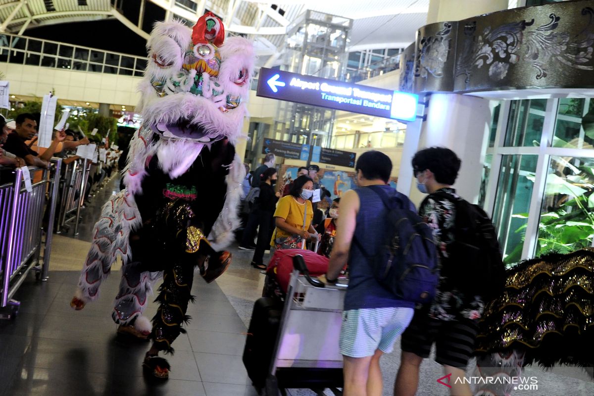 Bandara Ngurah Rai adakan atraksi Barongsai meriahkan Imlek