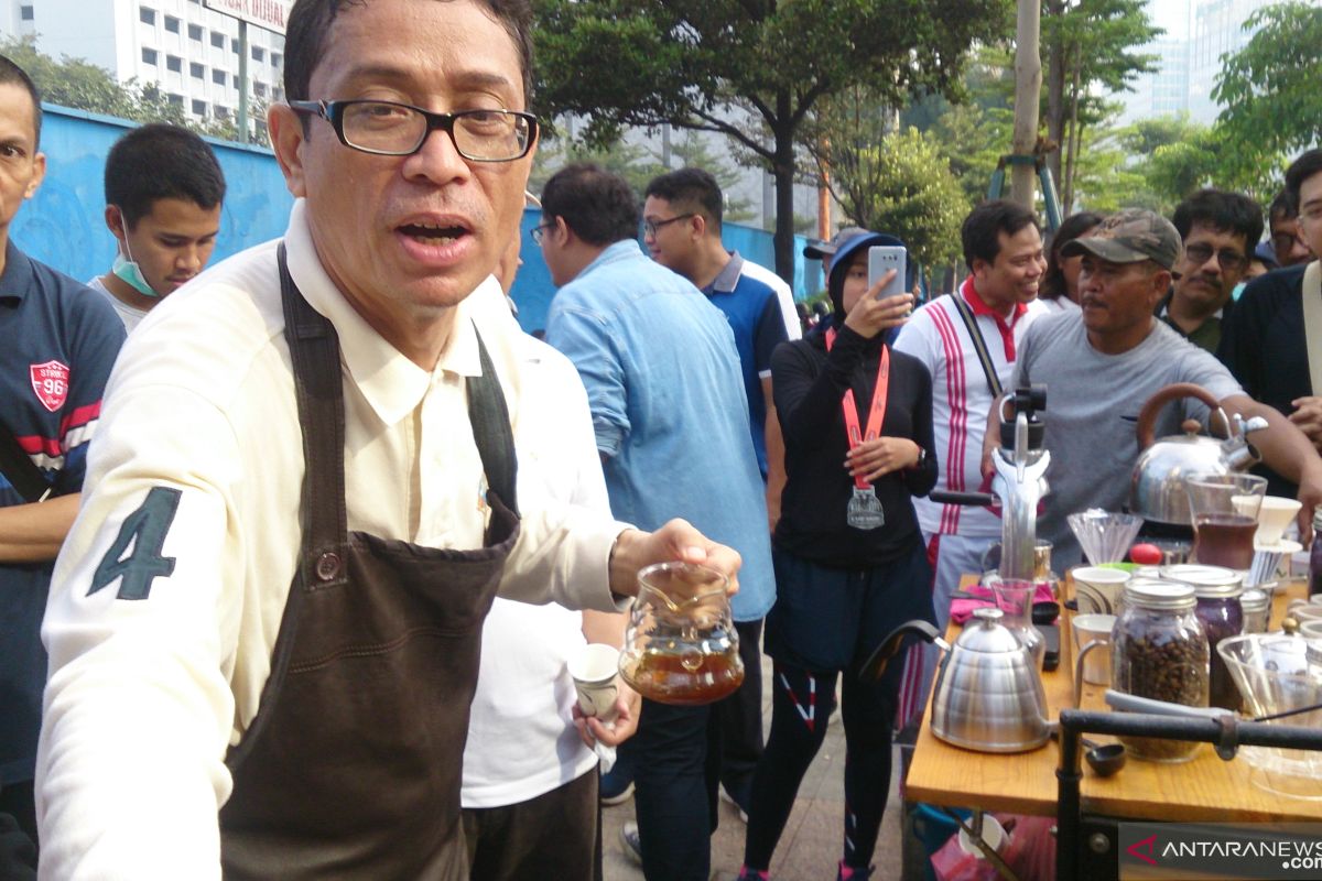 Nurmansjah Lubis pamer kebolehan racik kopi nusantara di CFD Sudirman