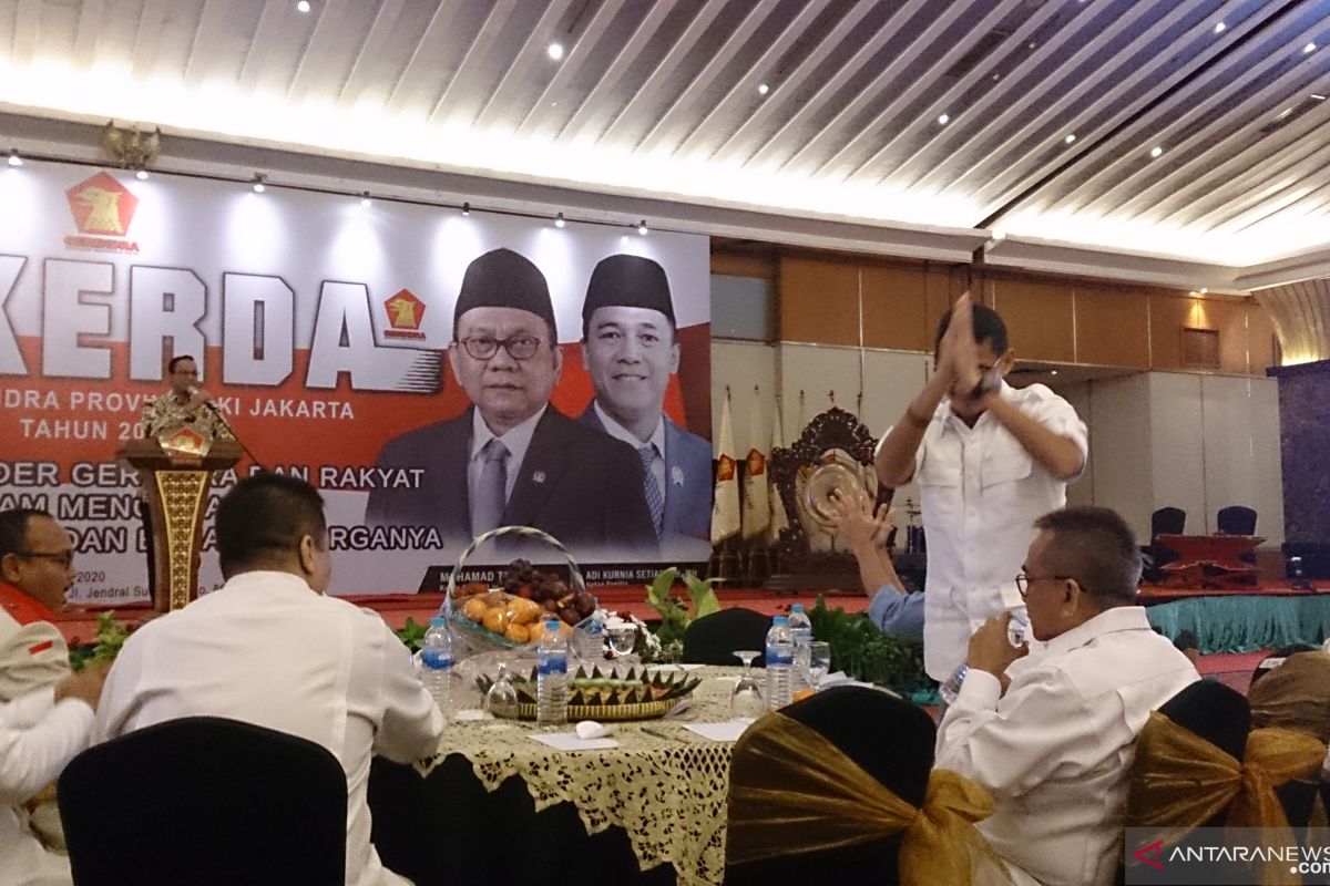 Hadiri Rakerda Gerindra, Anies dan Sandi saling lepas kangen