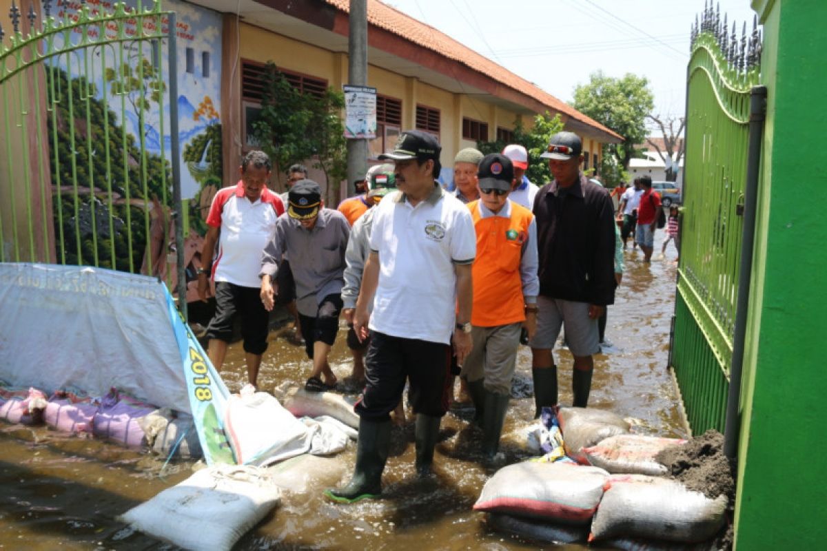 Pemkab Sidoarjo kerahkan pompa sedot banjir dua desa