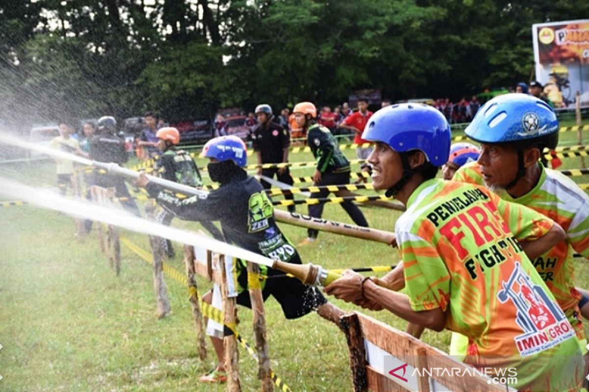 128 tim pemadam kebakaran dua provinsi adu ketangkasan di Kapuas