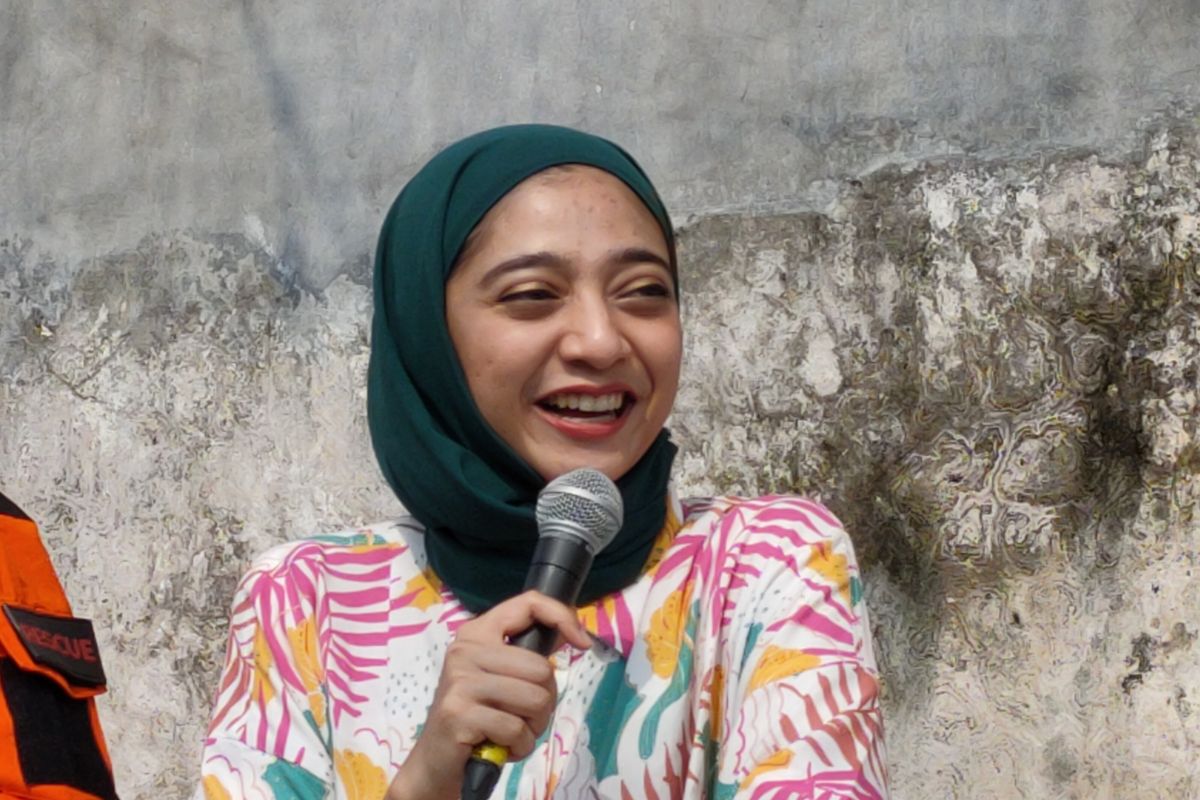 Profil Chiki Fawzi, putri bungsu Marissa Haque nan inspiratif