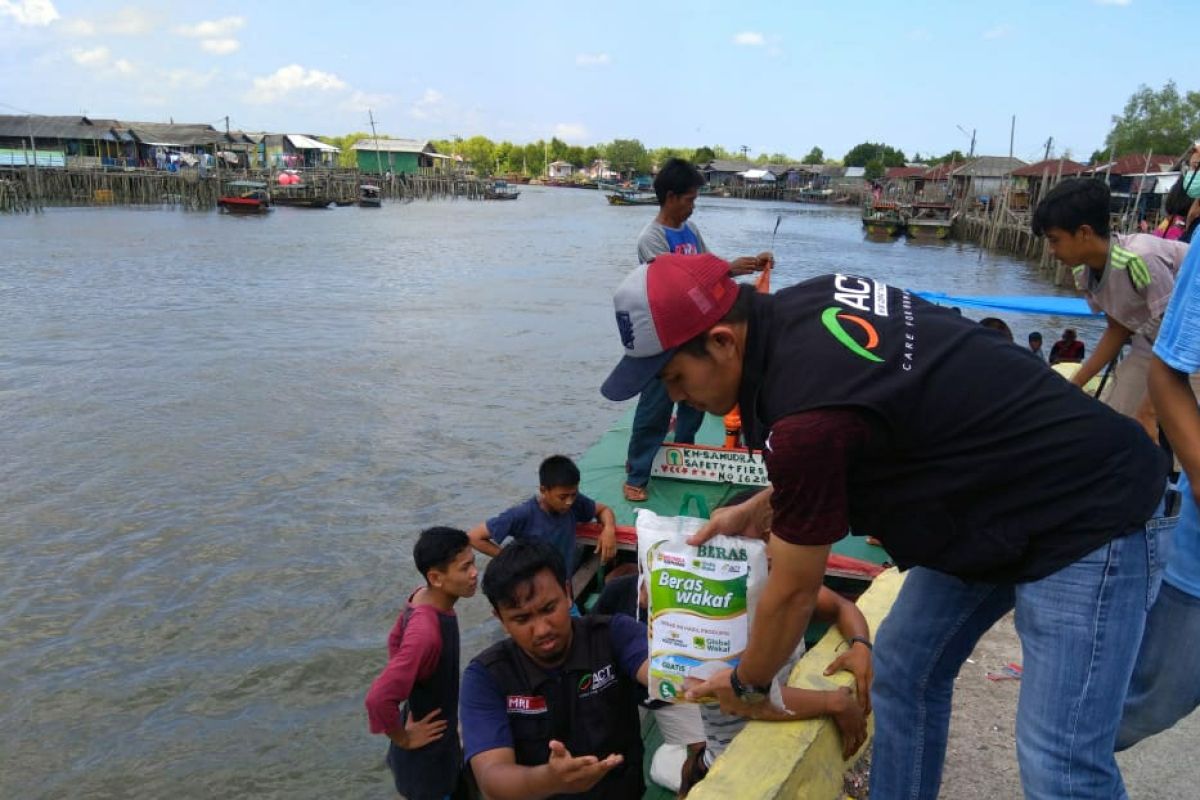 ACT distribusikan 1,5 ton beras untuk Kampung Nelayan Seberang