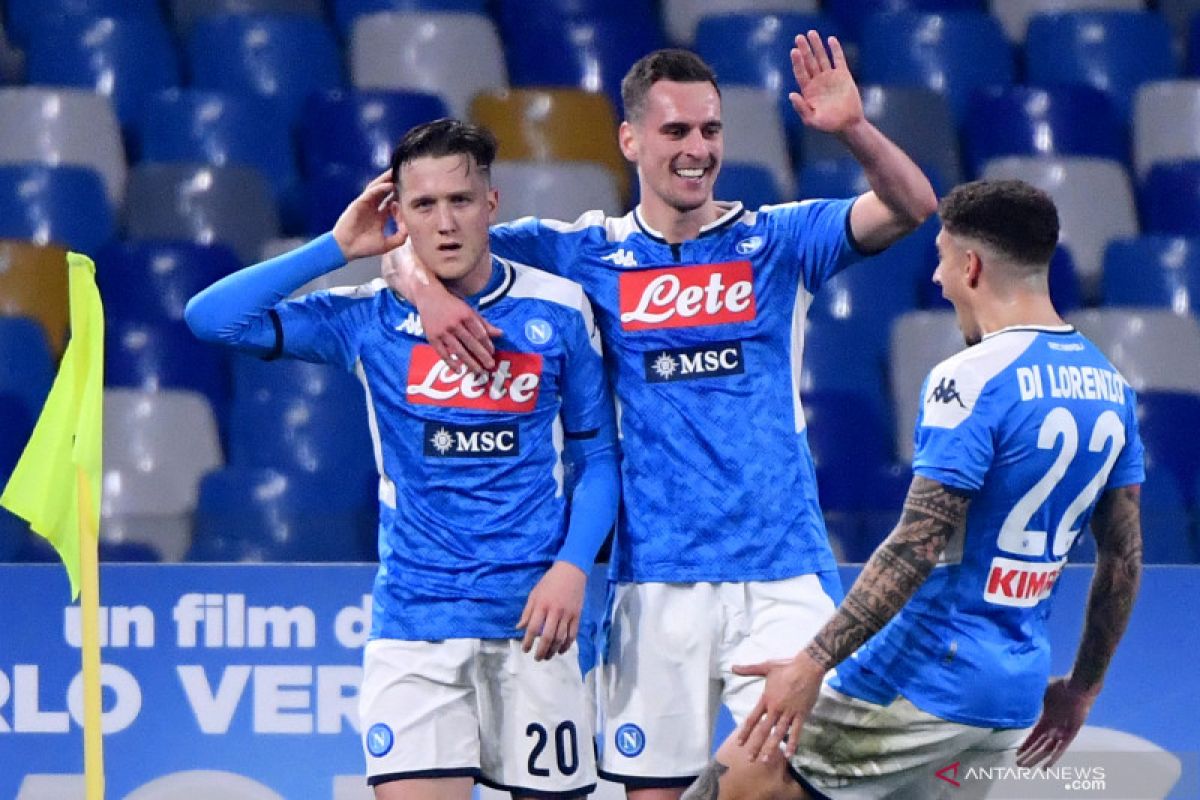 Tumbangkan 2-1, Napoli cegah Juventus melejit terlalu jauh