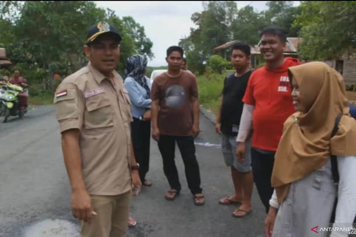 Syairi tinjau hasil pengaspalan jalan Pantai