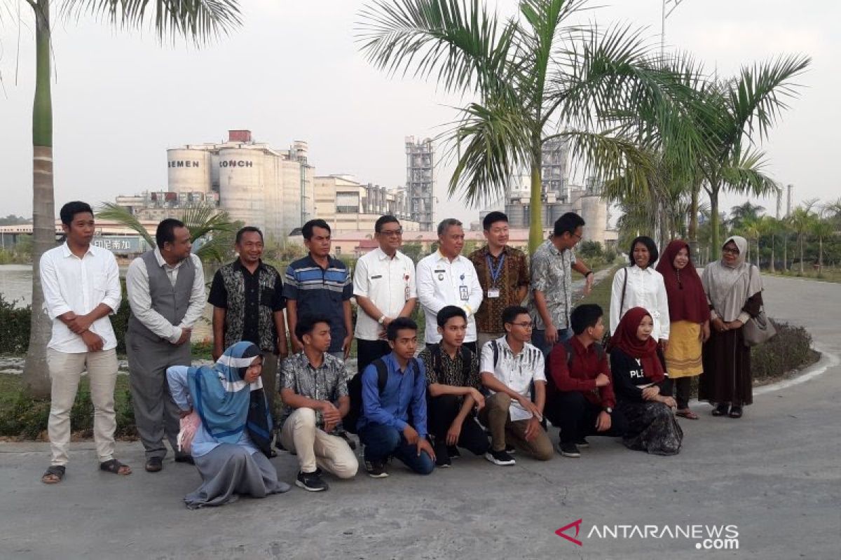 Tabalong keeps eye on the district's students in China