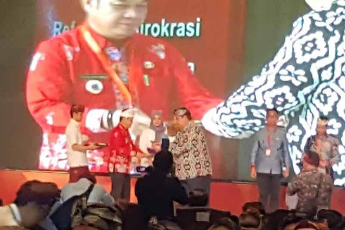 Kinerja meningkat, Bupati Bartim raih SAKIP Award dari KemenPAN-RB