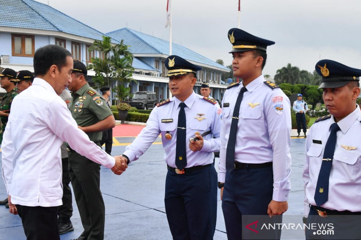 Presiden tinjau kapal selam Alugoro-405 di PT PAL Surabaya