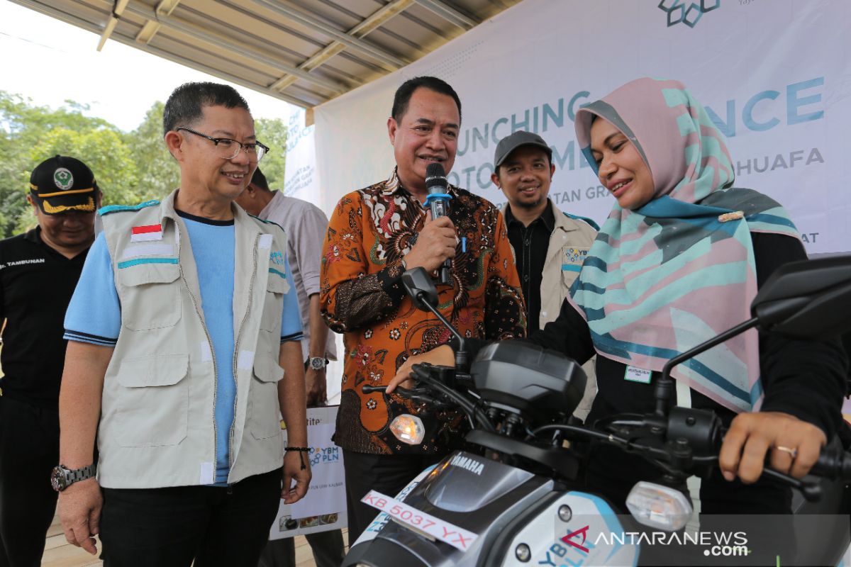 PLN launching program motor ambulance untuk bidan pedalaman