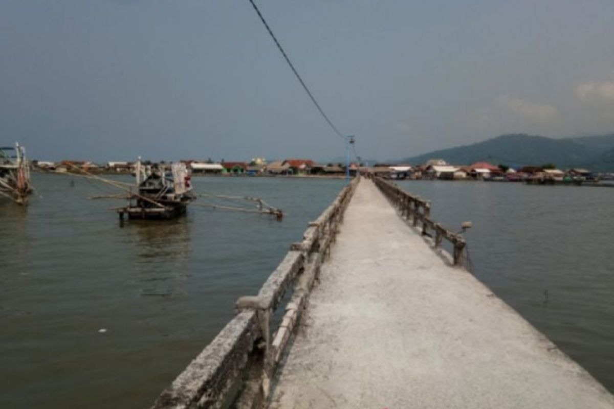 Warga Pulau Pasaran minta jembatan penghubung segera diperbaiki