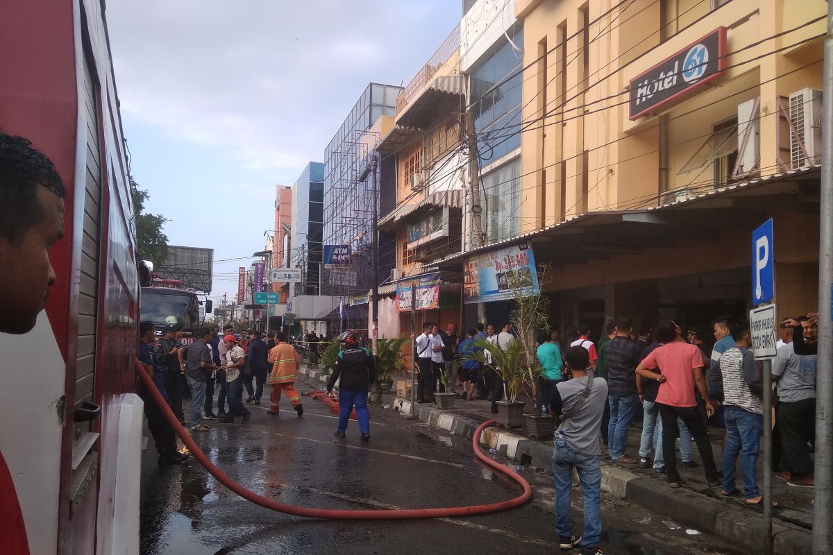 Kebakaran hotel 61 dan restoran A&W pun ikut terbakar di Banda Aceh