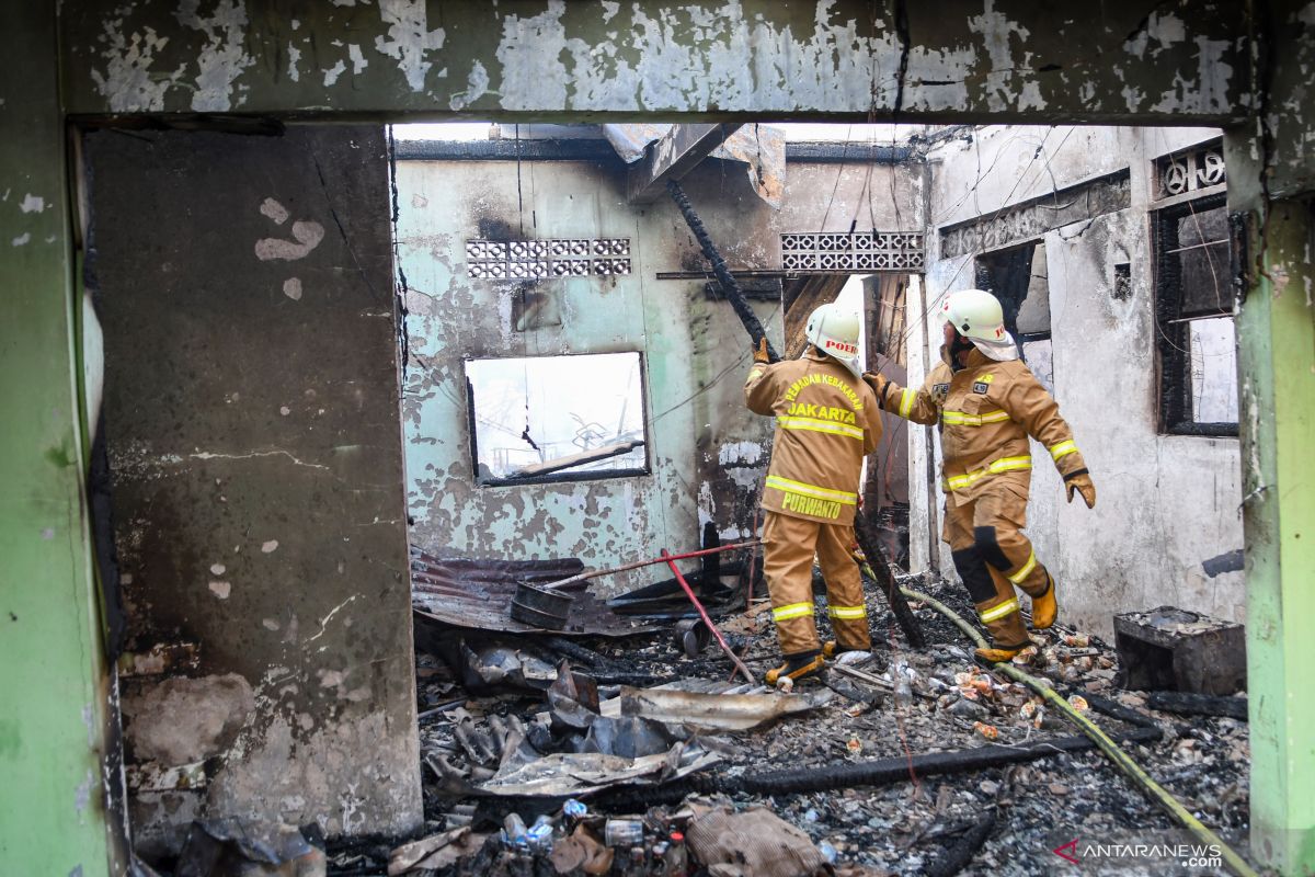 33 rumah dipemukiman padat  Lama Utara ludes terbakar