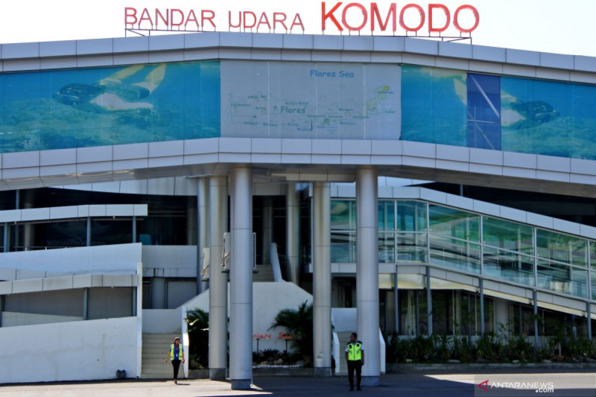 Manggarai Barat menutup Bandara Komodo dan pelabuhan cegah Covid-19