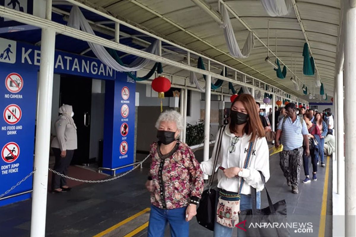 Batam tidak larang warganya ke Singapura terkait corona