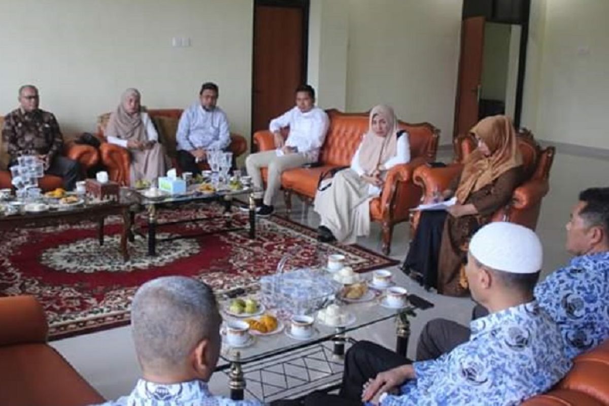 Komisi II DPRD Kabupaten Kampar kunjungi Padang Panjang diskusi pendidikan