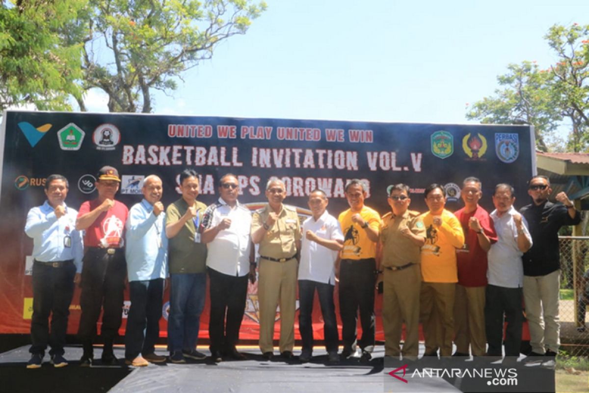 Bupati Lutim buka invitasi bola basket antarpelajar se-Sulsel