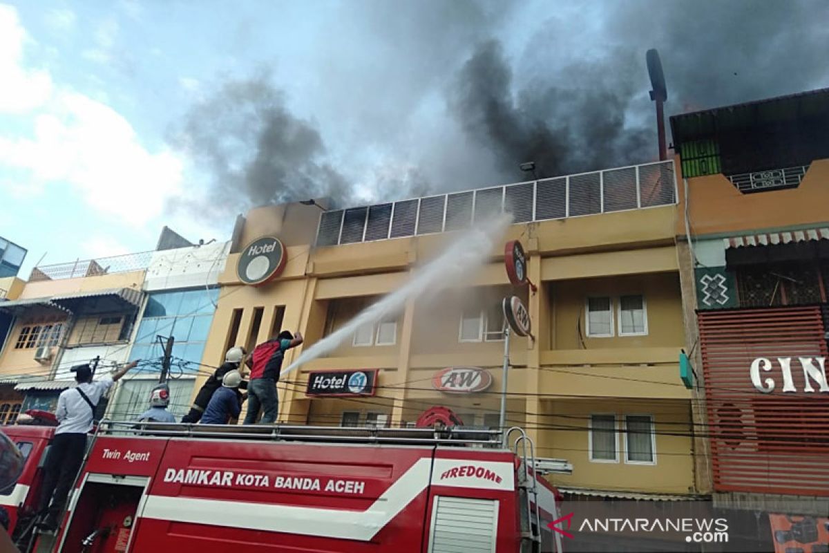 Hotel 61 Banda Aceh terbakar