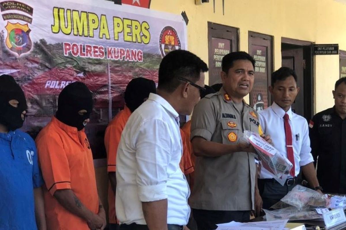 Polisi  tangkap empat pelaku pencurian sapi